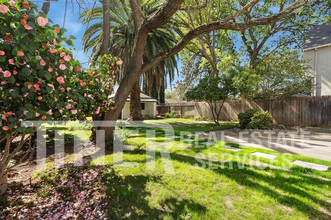 Foto del edificio - 4456 G St