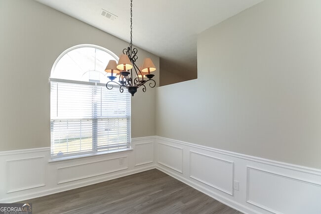 Foto del edificio - 6695 Emerald Pointe Cir