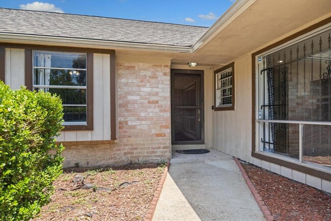 Building Photo - 10510 Evesborough Dr