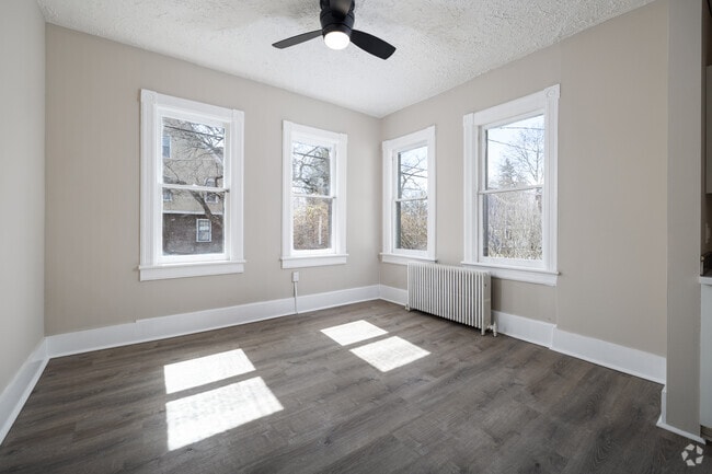 3BR, 1BA - 1,050SF - Dining Area - 117-119 S Hamilton St