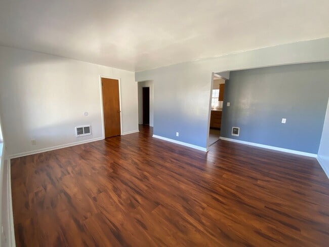 Building Photo - 2 Bedroom 1 Bath in The Dalles