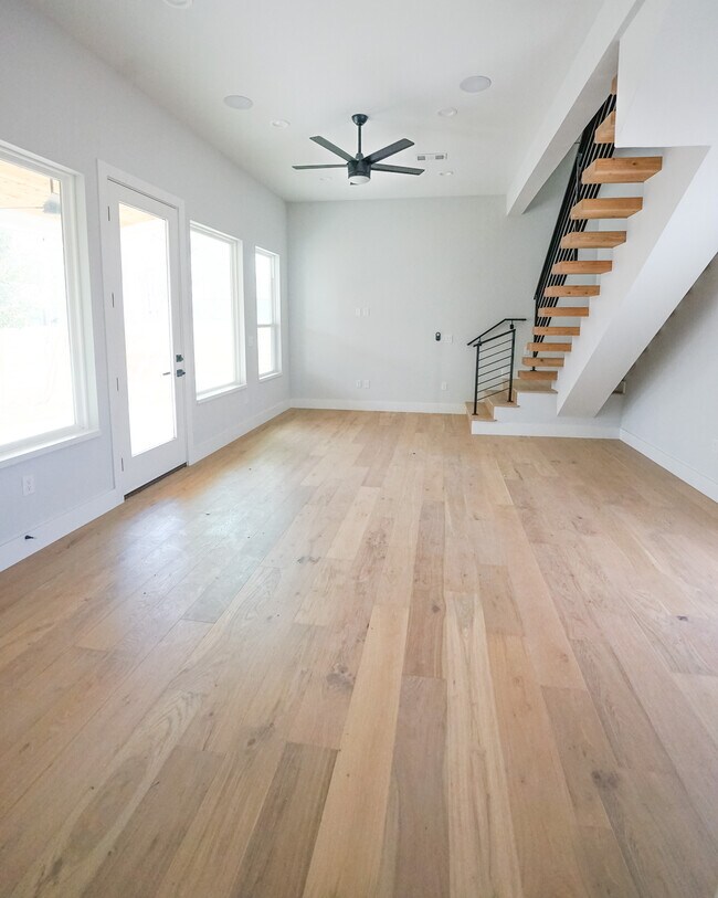 Living/Dining room - 909 Philco Dr