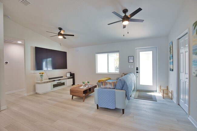 Foto del edificio - 3887 Hawkeye Cir