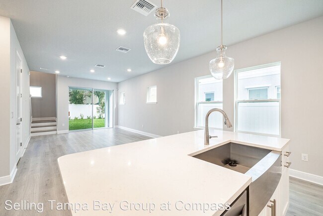 Foto del edificio - 4 br, 3.5 bath House - 2613 S Horatio Ave #1