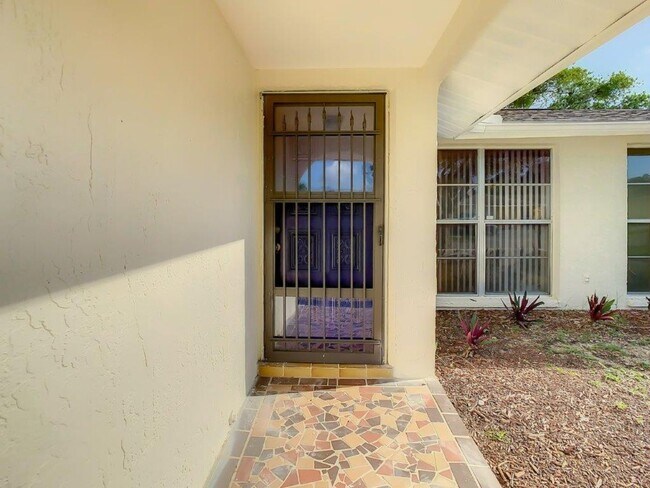 Building Photo - JUST REDUCED!! Gorgeous 3/2 1272 Sq. Ft. u...