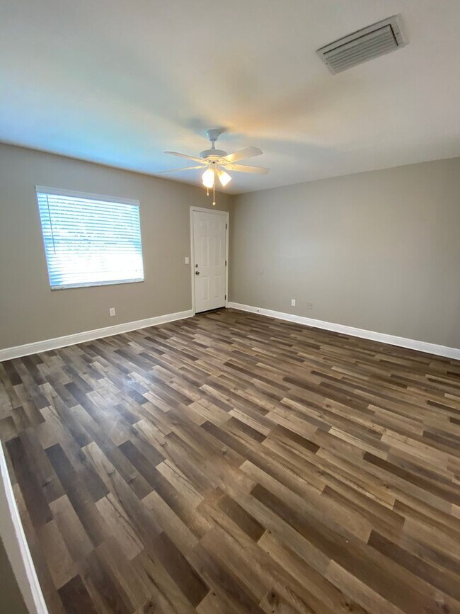Building Photo - 107 Karde Ln
