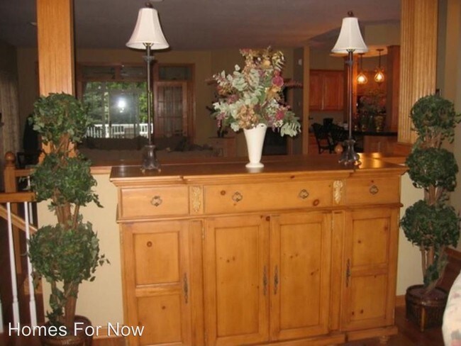 Building Photo - 4 br, 2.5 bath House - 14516 Chateau Lane