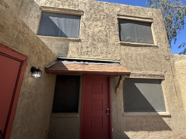 Building Photo - Maryvale 2 bedroom townhome