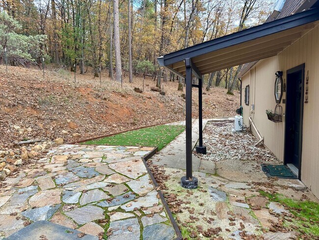 Foto del edificio - Unique 3 Bedroom 2 Bathroom House on Acreage