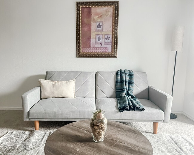 Foto del edificio - 1071 Clayton Ln