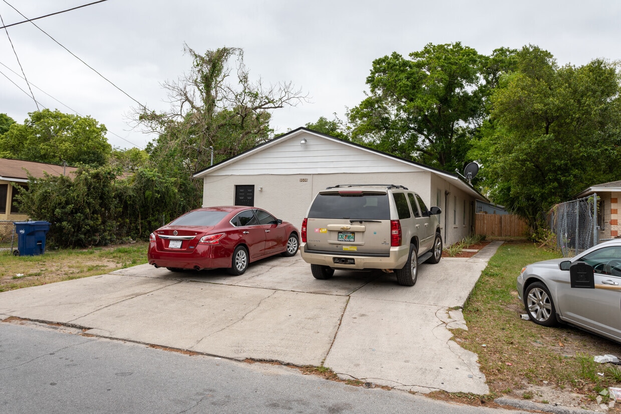 - 9506 N 13th St