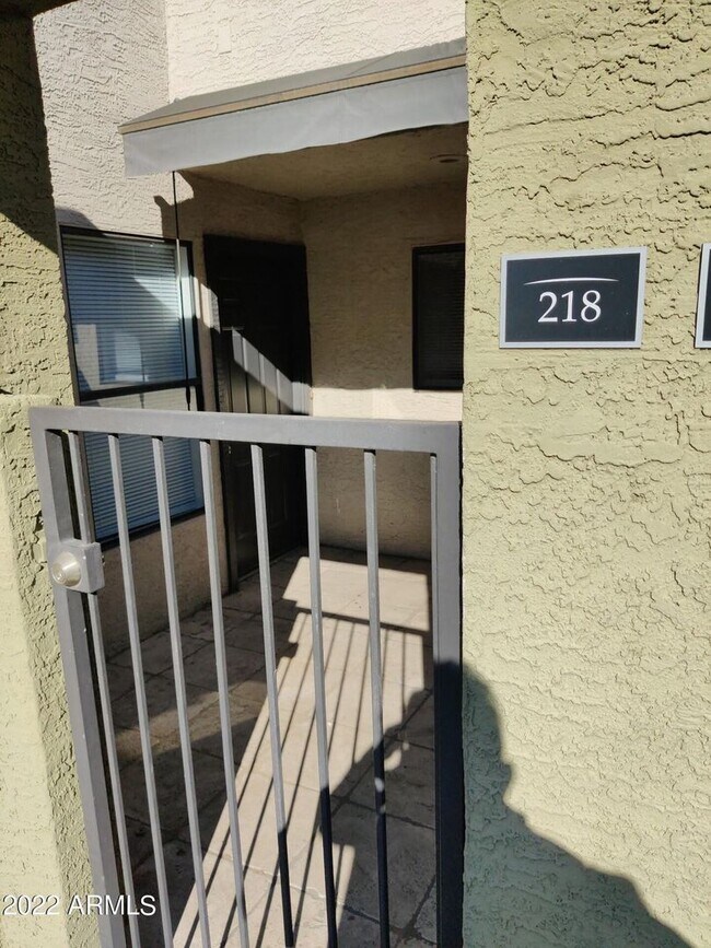 Building Photo - Beautiful Apartment in MORNINGSIDE ESTATES...