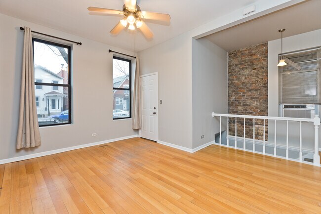 Building Photo - 2117 N Winchester Ave