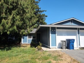 Building Photo - 9119 Rainbow Ln