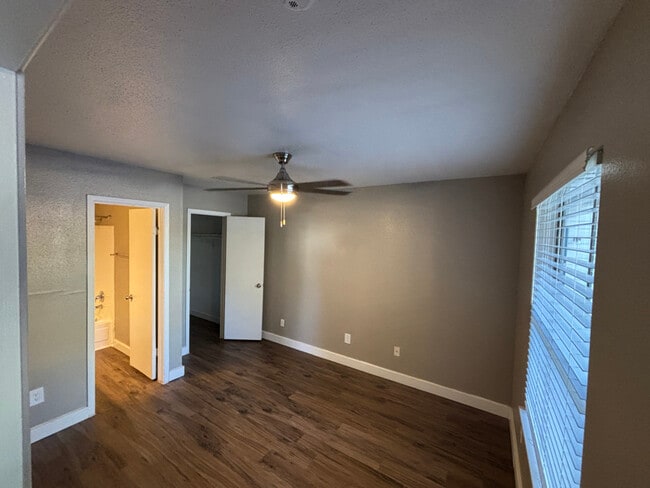 Foto del edificio - 1400 Clarewood Dr