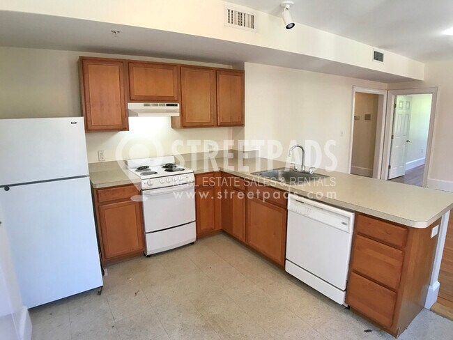 Photo - 881 Massachusetts Ave Apartments