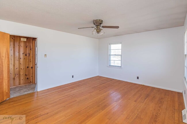 Building Photo - PRINCETON Brick Ranch w/ 3 BR | 1.5 BA  *Lawn Care Included*