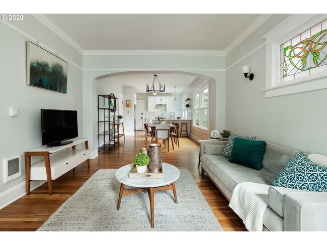 Foto del edificio - 2076 NW Kearney St