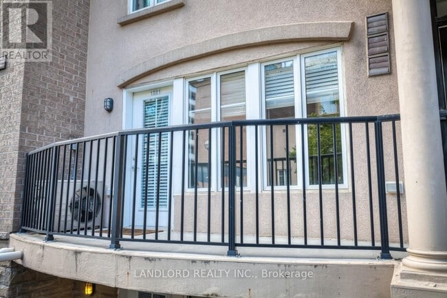 Building Photo - 21-1221 Pirandello St