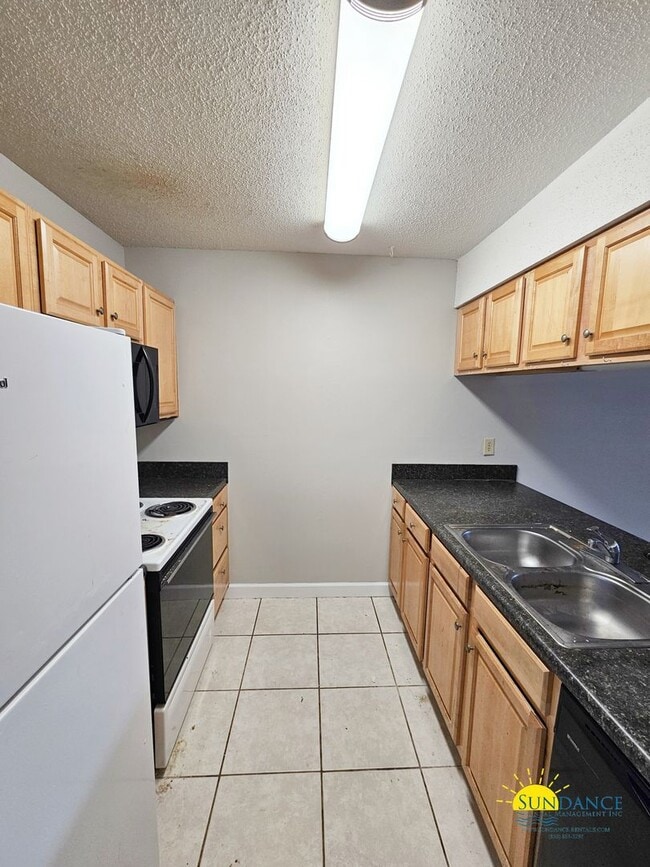 Building Photo - Charming 2-Bedroom Apartment in Fort Walto...