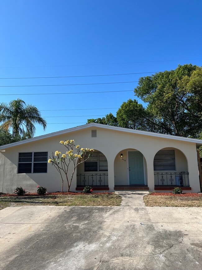 Building Photo - 612 Dogwood Ct