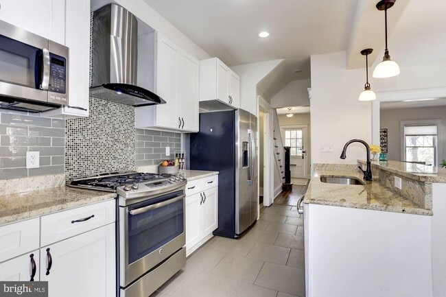 Kitchen - 4005 13th St NE