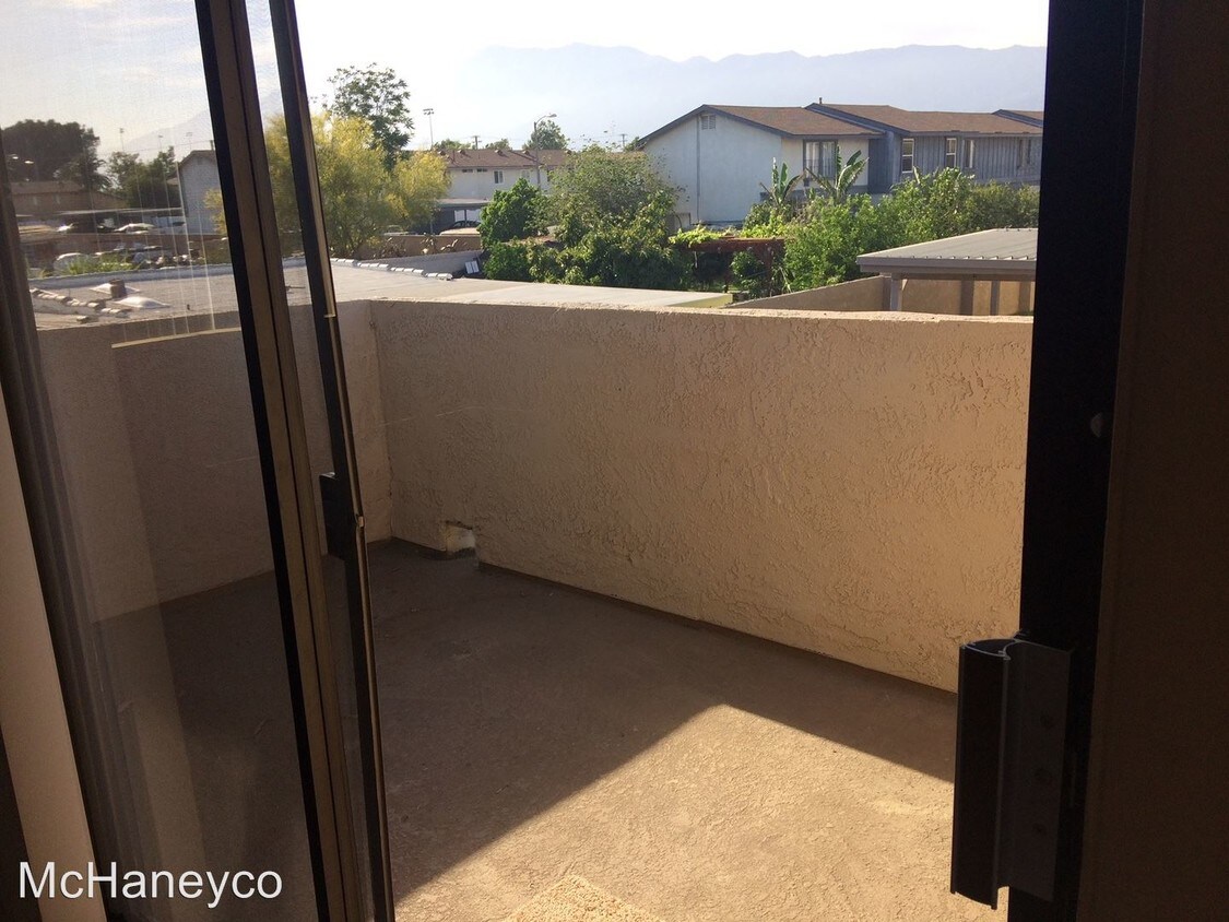 Foto del edificio - 7912-7912 Bennett Ave