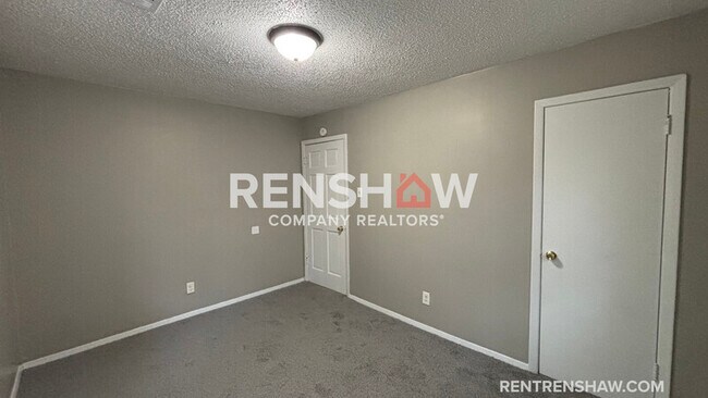 Building Photo - 3149 University St