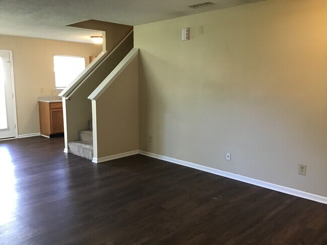Foto del edificio - 8920 Poppy Lane