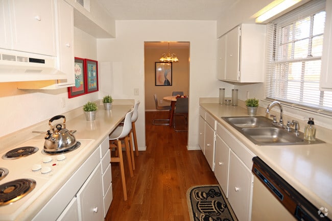 2BR-2BA 1200SF - Woodland Village Apartments