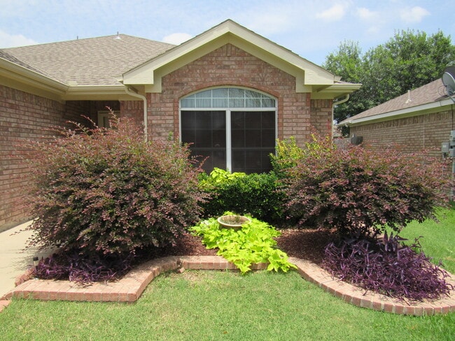 Building Photo - 10532 Braewood Dr