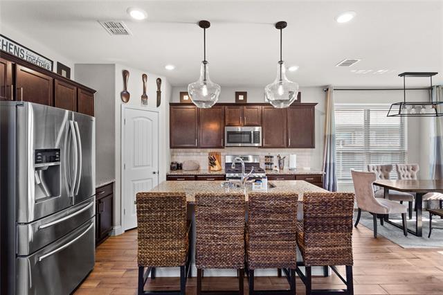 Foto del edificio - 1420 Alamandine Ave