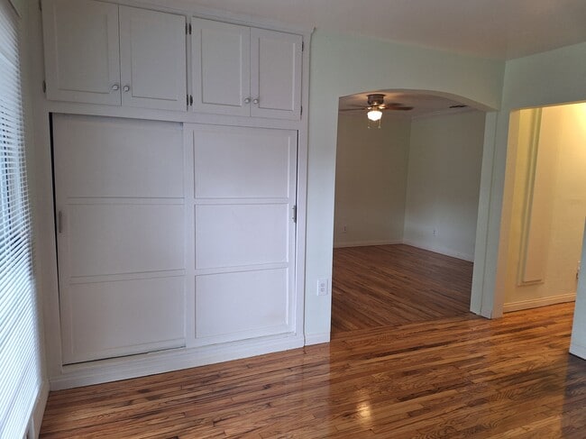 Full size kitchen pantry view from kitchen into livingroom - 16663 Victory Blvd