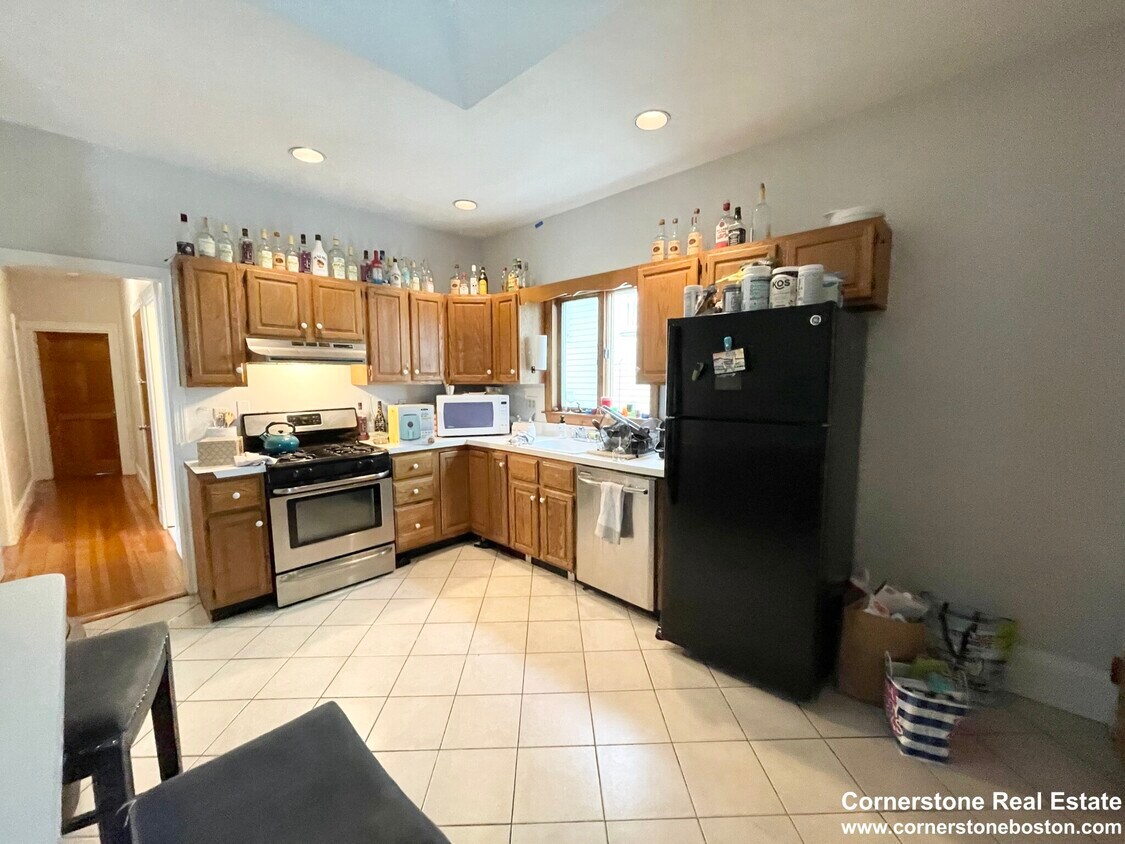 Primary Photo - 19 Bucknam St