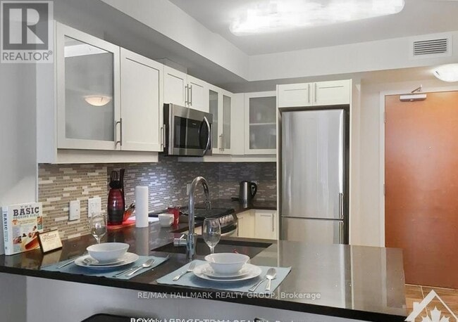 Building Photo - 195 Besserer St