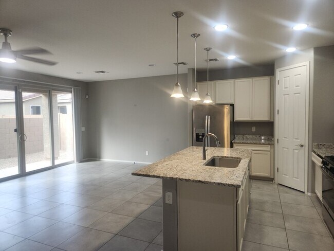 Building Photo - Beautiful Open Floor Plan Home in Gated Co...