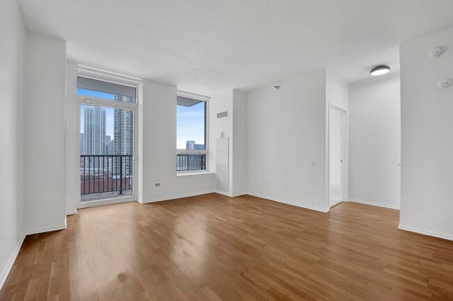 Building Photo - 600 N Kingsbury St