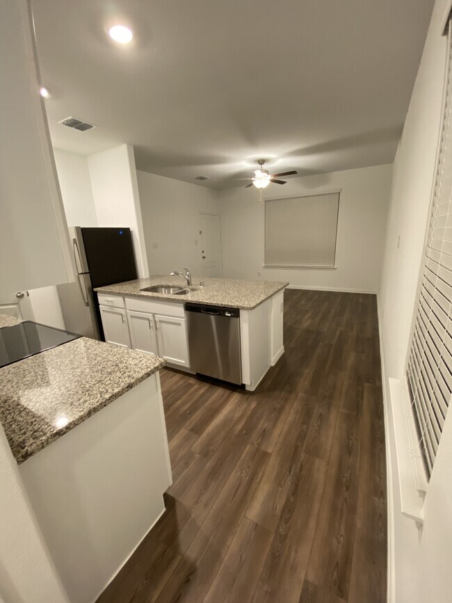 Foto del edificio - 1022 Rosewood St