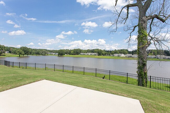 Building Photo - Beautiful 4-bedroom, 2-bath Home with Lake View!