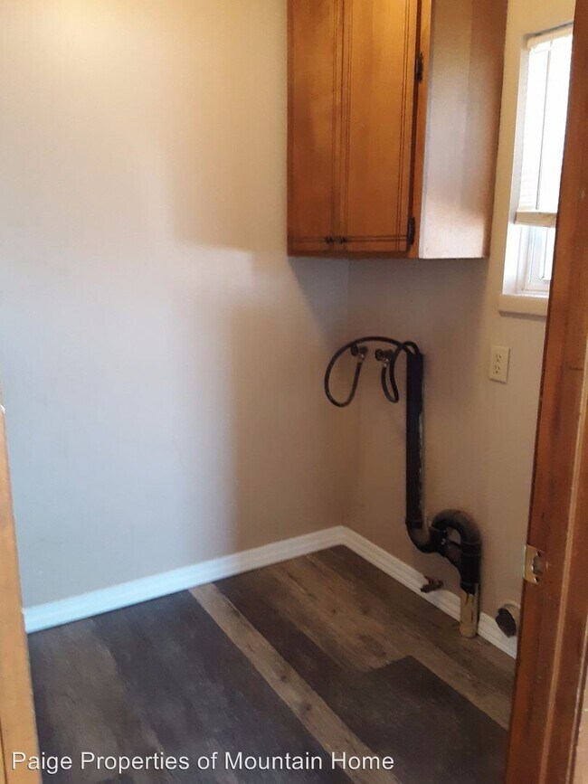 Building Photo - 1842 Buzzard Roost Rd