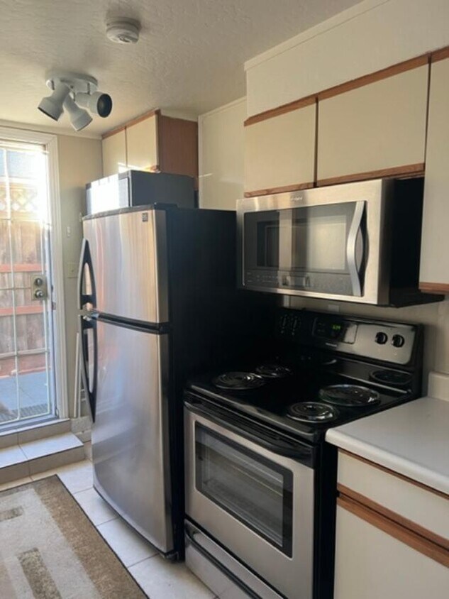 KITCHEN - 388 N Park Victoria Dr