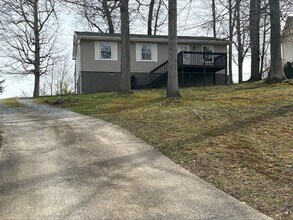 Building Photo - 172 Village Ln