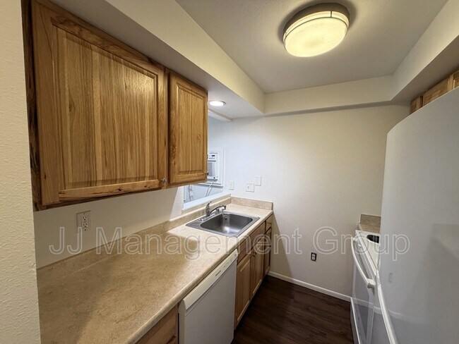 Foto del edificio - 3414 S Grand Blvd