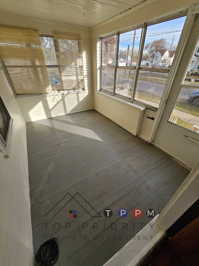 Building Photo - 2 Bedroom | 1 Bathroom Single-Family Home ...
