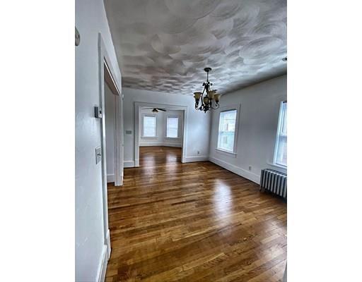 Foto del edificio - 4 bedroom in Lowell MA 01852