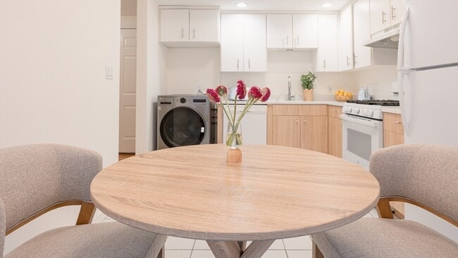 Building Photo - 5 Davis Ave