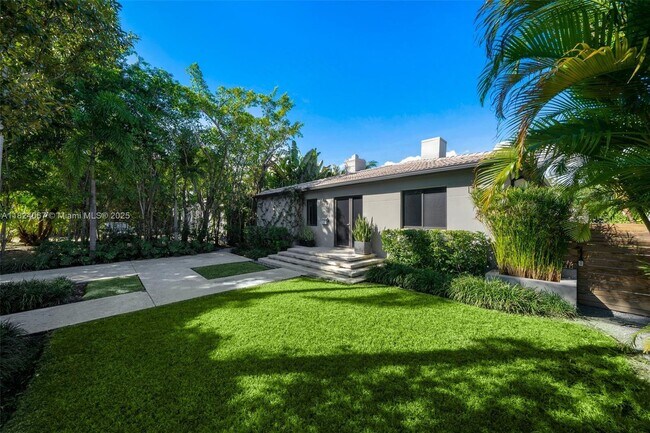 Foto del edificio - 861 NE 74th St