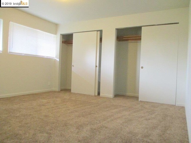Building Photo - 2001 Manzanita Dr