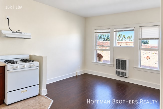 Building Photo - 537 S Kenmore Ave