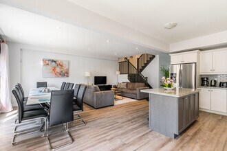 Building Photo - 114 Shoreview Pl